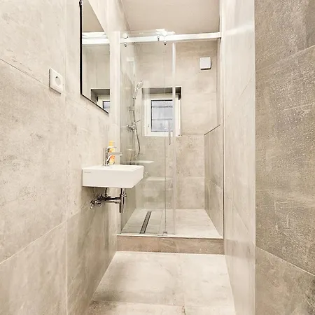 Tolstov - 2 Mit Terrasse - 25 Min Messe Dus * Duisburg