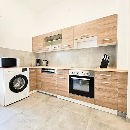Raj Living - 2 Mit Terrasse - 25 Min Messe Dus
